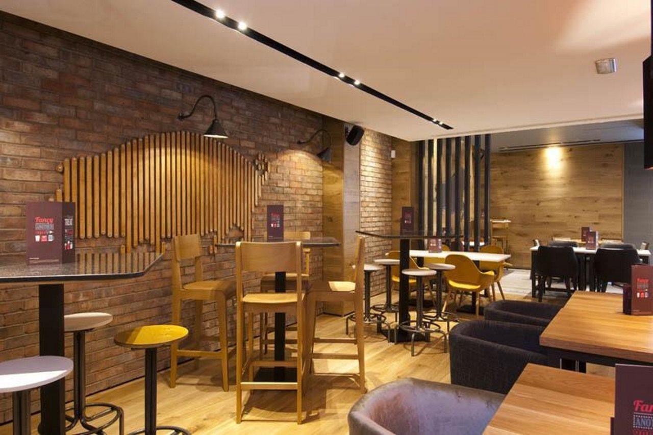 Premier Inn Halifax Town Centre Exteriör bild