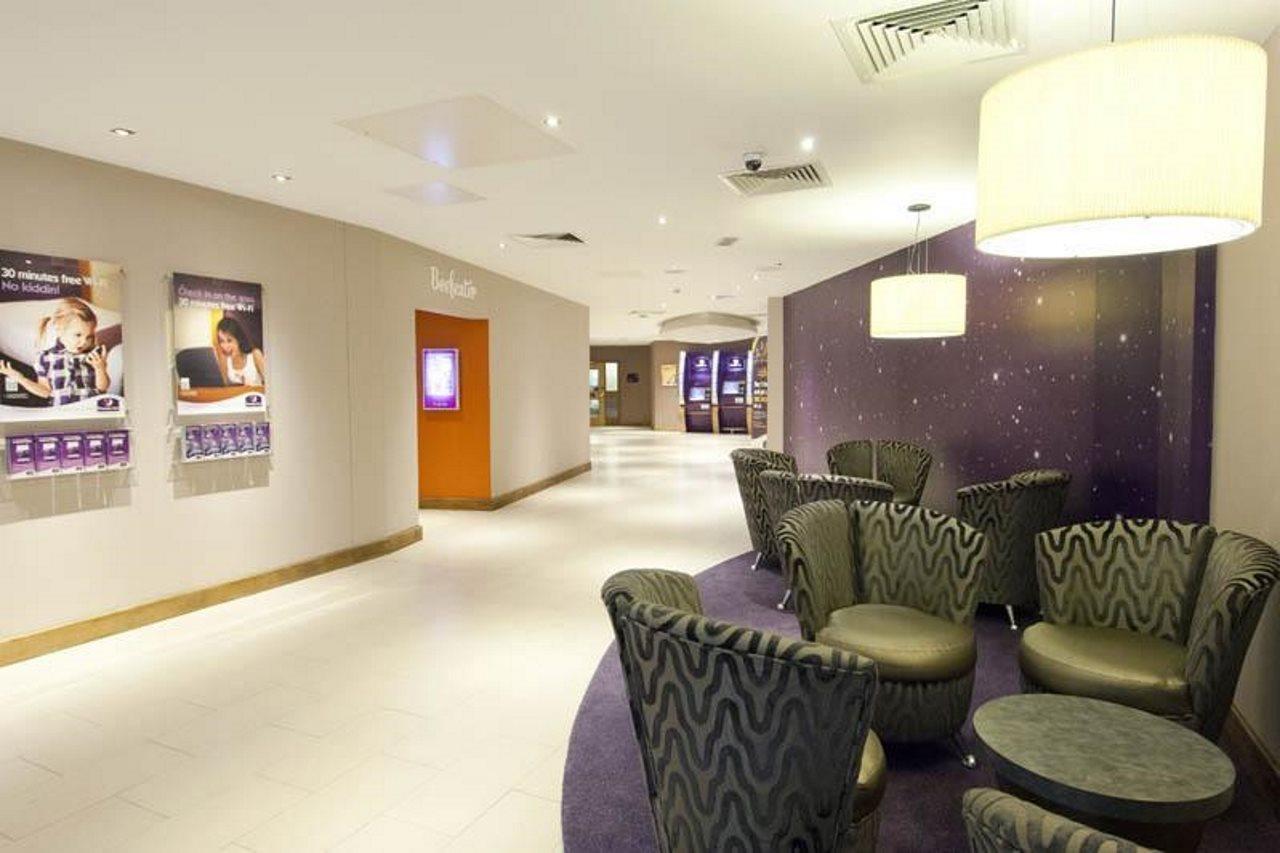 Premier Inn Halifax Town Centre Exteriör bild
