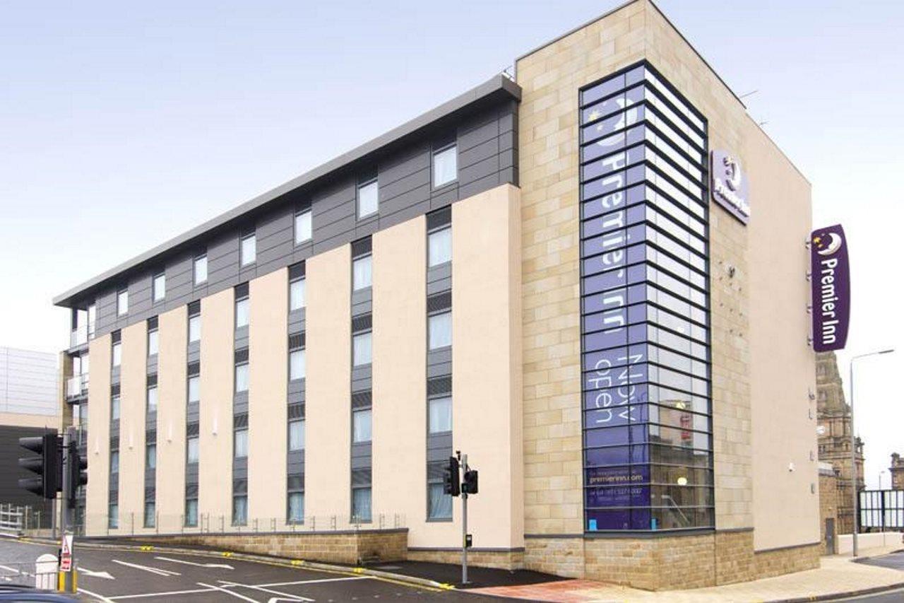 Premier Inn Halifax Town Centre Exteriör bild