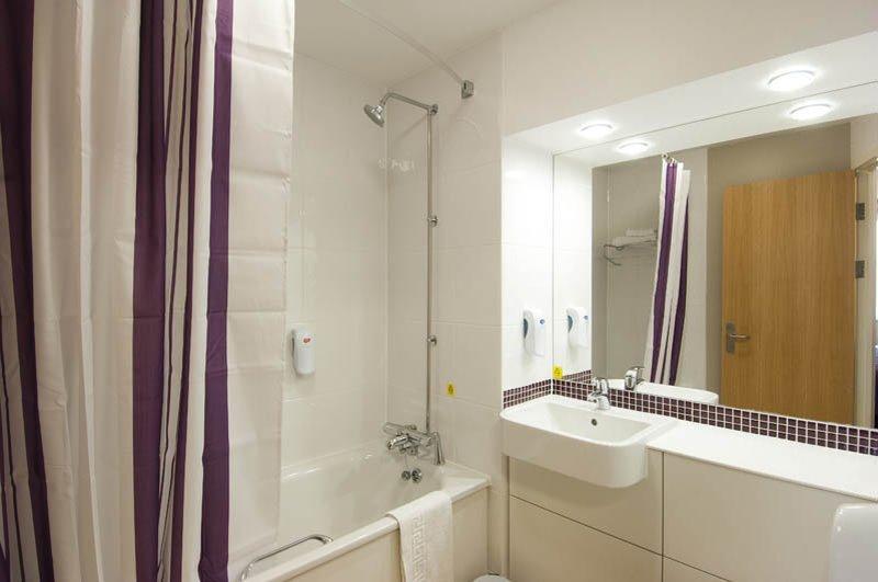 Premier Inn Halifax Town Centre Exteriör bild